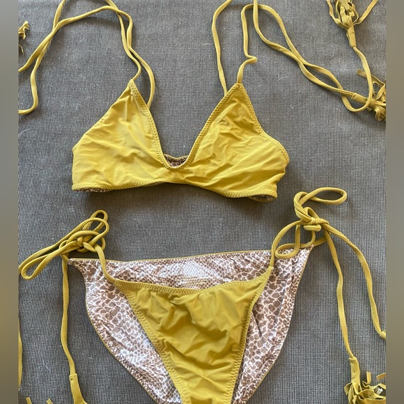 Acacia mustard reversible, bikini, top size medium - Picture 2 of 5